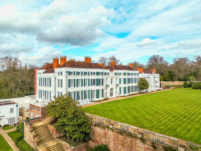2 Bedroom Apartment For Sale In Nashdom Lane, Burnham, Buckinghamshire, SL1