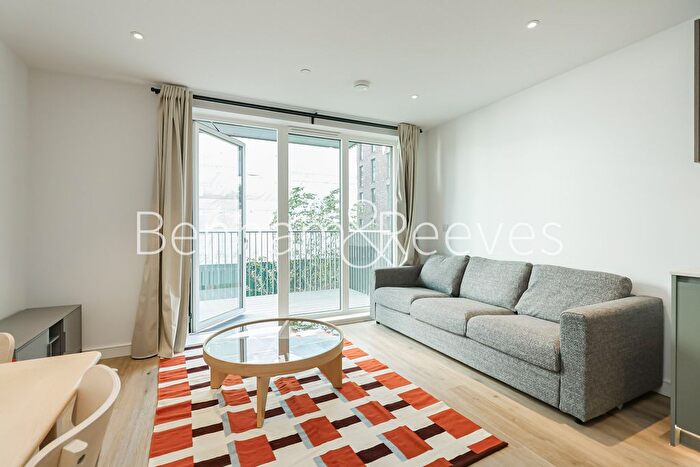 1 Bedroom Flat To Rent In Viola House, Greenleaf Walk, UB1