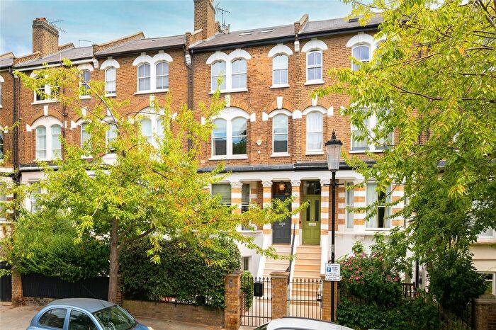 4 Bedroom Flat To Rent In St Lawrence Terrace, North Kensington, W10