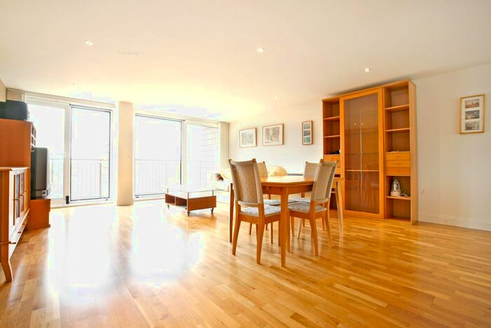 3 Bedroom Flat To Rent In Holland Gardens Brentford, Epc C, TW8