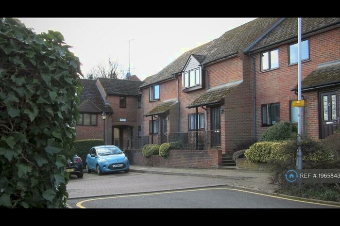 2 Bedroom Flat To Rent In Bury Court, Hemel Hempstead, HP1