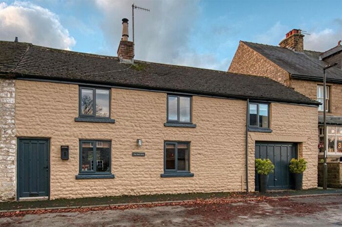 3 Bedroom End Of Terrace House For Sale In Sherwood Road, Tideswell, Buxton, SK17