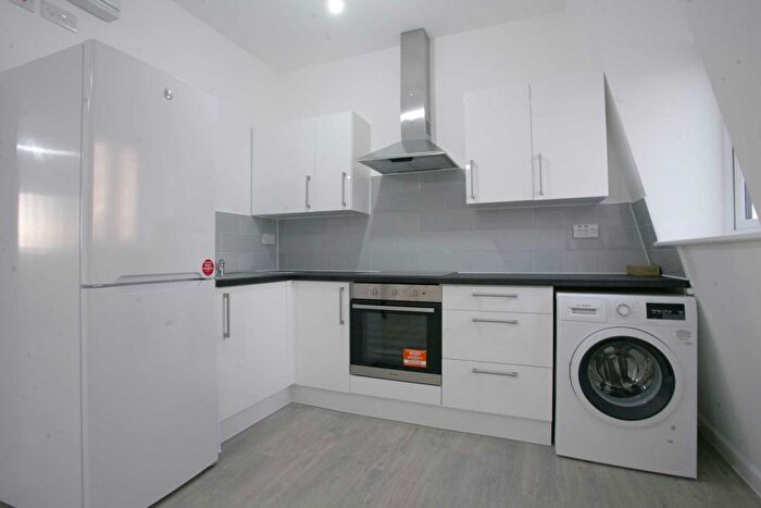 Studio To Rent In Cranbrook Road, Ilford, IG1
