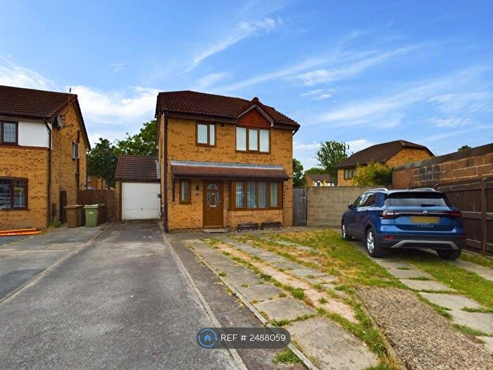 3 Bedroom Detached House To Rent In Parkinson Close, Wakefield, WF1