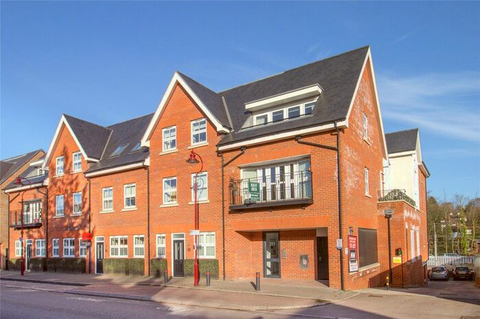 2 Bedroom Flat To Rent In Watling Street, Radlett, Hertfordshire, WD7