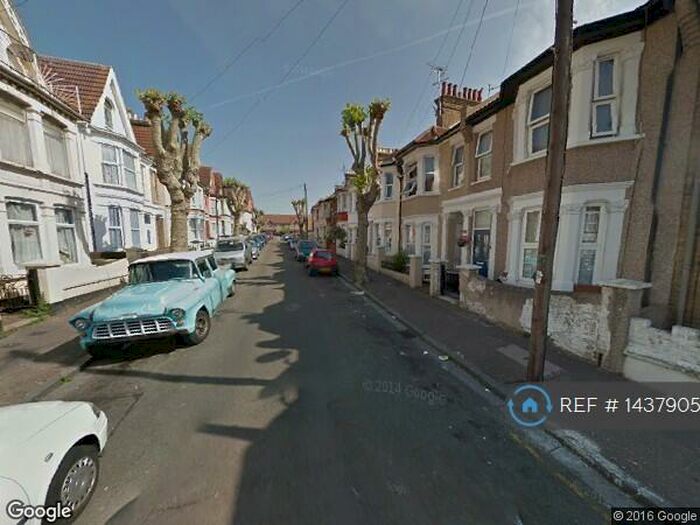 2 Bedroom Flat To Rent In Southend On Sea, Essex, SS1