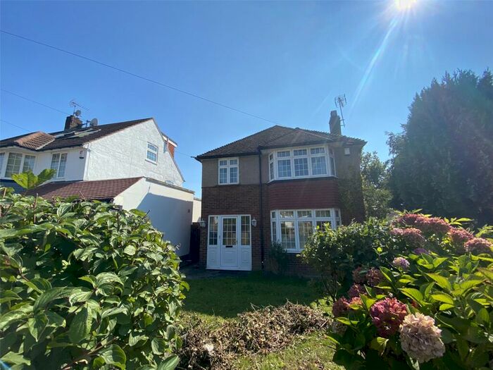 3 Bedroom Detached House To Rent In Summit Way, Southgate, London, N14