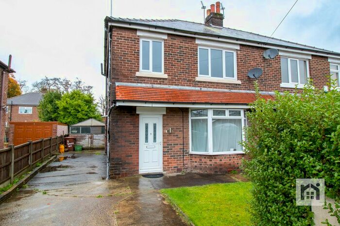 3 Bedroom Semi-Detached House To Rent In Stanley Avenue, Farington, PR25