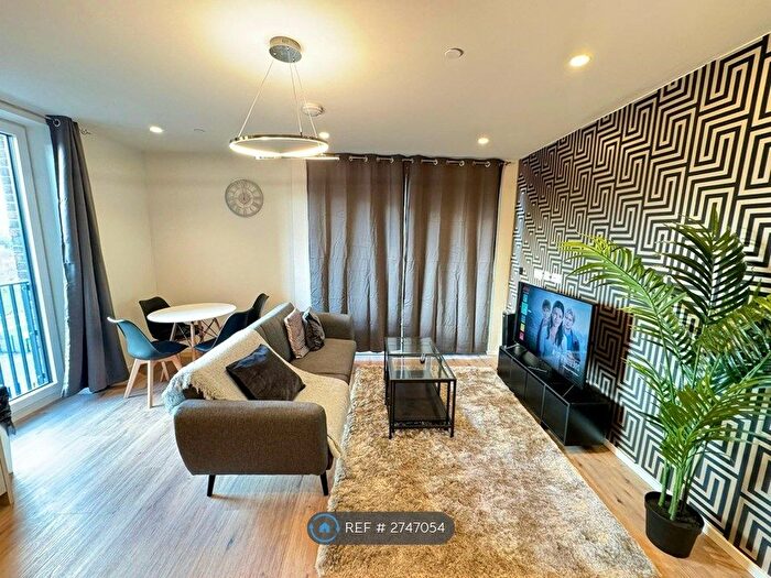 2 Bedroom Flat To Rent In Curlew House, London, E14