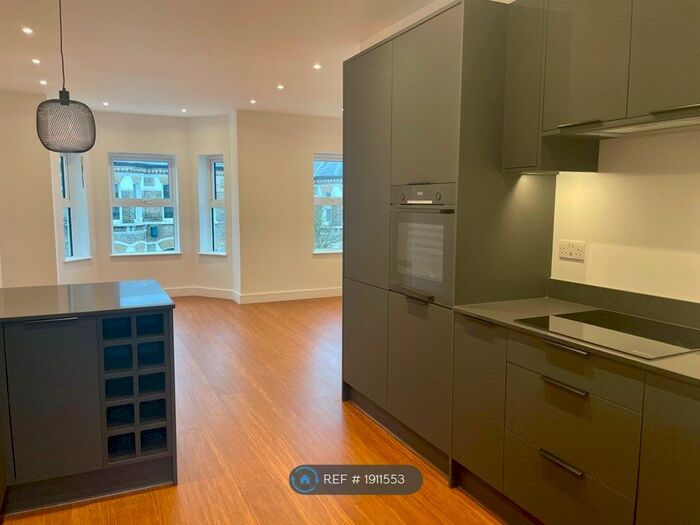 3 Bedroom Flat To Rent In Matham Grove, London, SE22