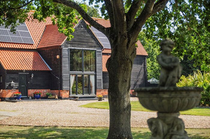 5 Bedroom Barn Conversion For Sale In Clay Lane, St. Osyth, CO16