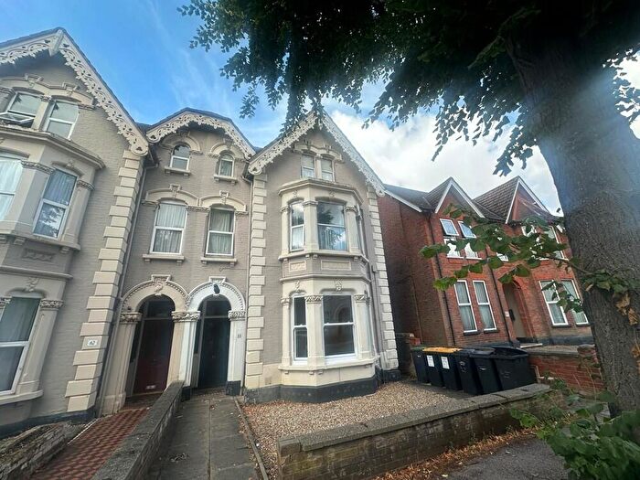 1 Bedroom Apartment To Rent In Flat, Chaucer Road, MK40