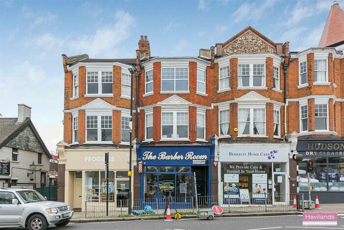 3 Bedroom Flat To Rent In Station Road, Winchmore Hill, N21