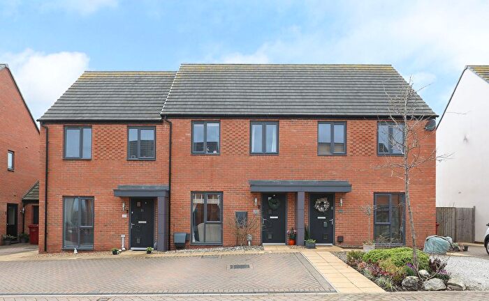 3 Bedroom Terraced House For Sale In Rowan Drive, Wingerworth, S42