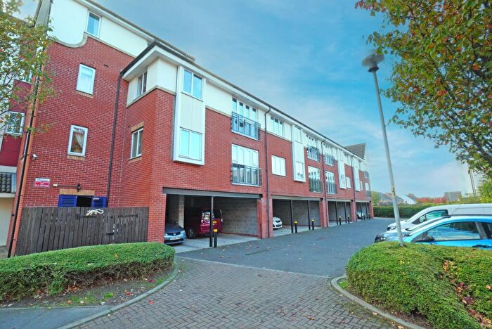 2 Bedroom Flat For Sale In Barnsdale Close, Loughborough, LE11