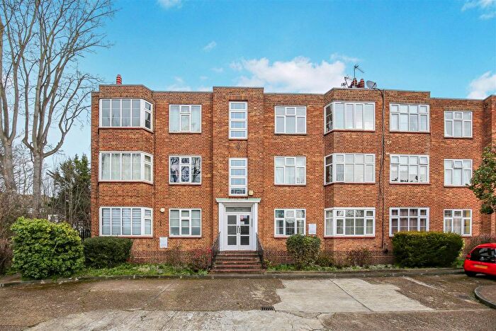 2 Bedroom Flat For Sale In Grosvenor Court, Brighton Road, Sutton, SM2