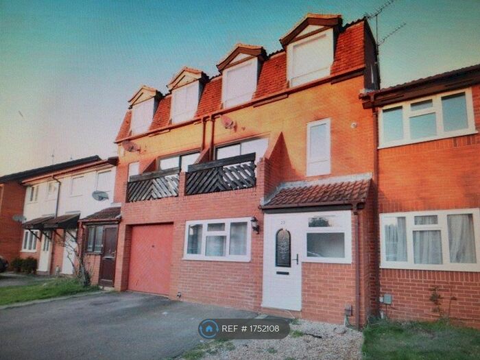 4 Bedroom Terraced House To Rent In Marsom Grove, Luton, LU3