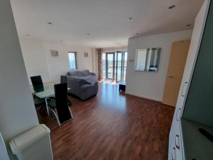 2 Bedroom Flat To Rent In South Quay, Kings Road, Marina, Swansea, SA1