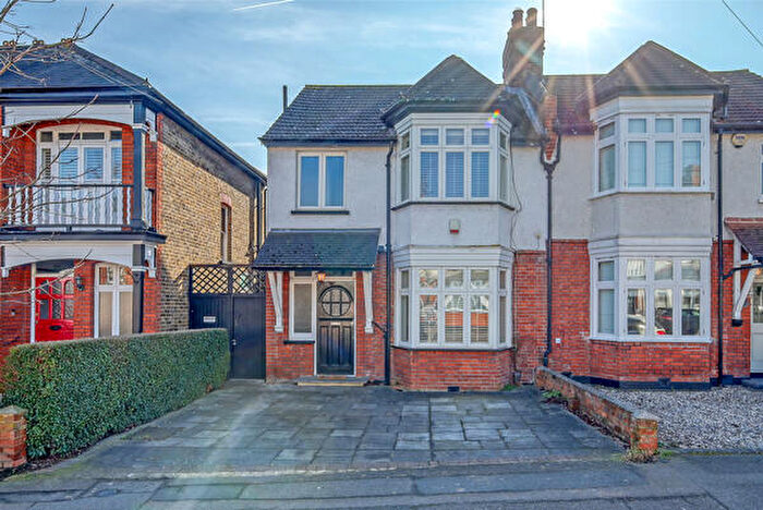 3 Bedroom Semi-Detached House For Sale In Howard Road, Upminster, Essex, RM14