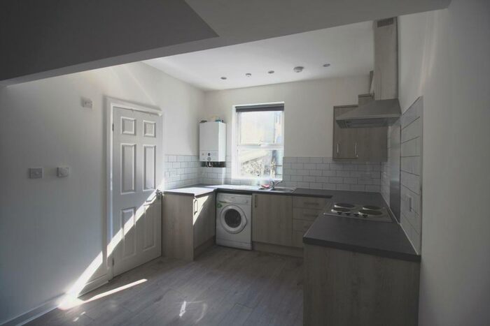 2 Bedroom Maisonette To Rent In High Street, Dover, CT16