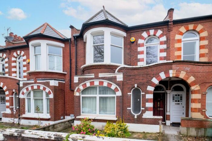 3 Bedroom Maisonette To Rent In Emmanuel Road London, SW12