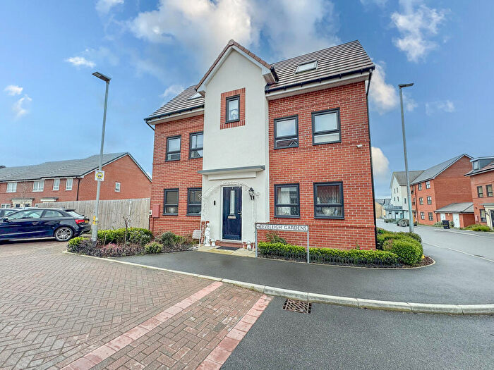 4 Bedroom Detached House For Sale In Eveleigh Gardens, Hullbridge, SS5