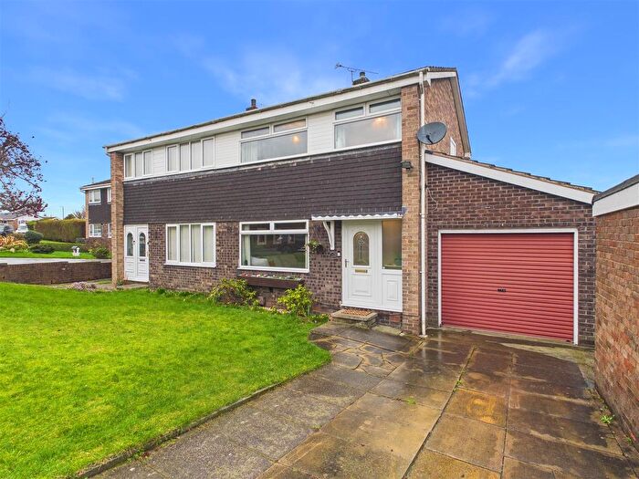 3 Bedroom Property For Sale In Gainsborough Road, Dronfield, S18