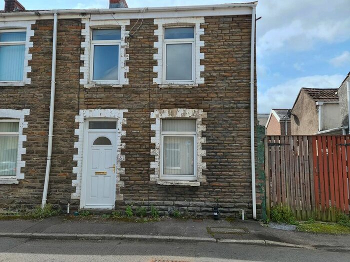 2 Bedroom End Of Terrace House To Rent In King Street, Neath, Neath Port Talbot., SA11