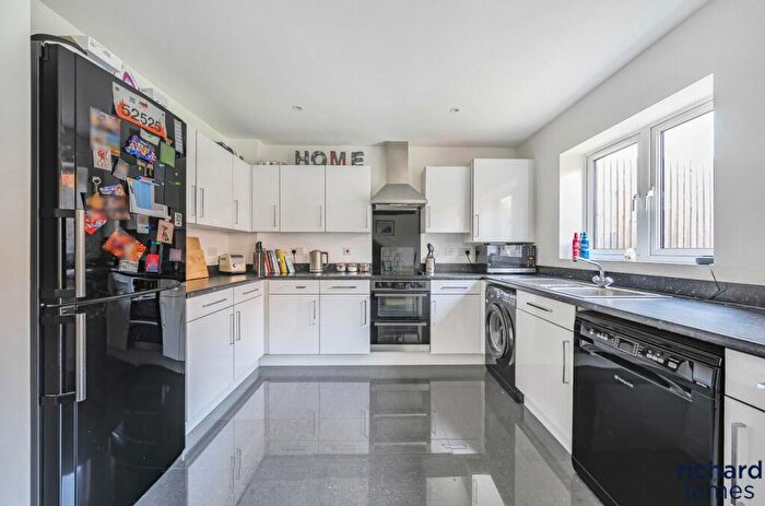 3 Bedroom Terraced House For Sale In Malone Avenue, St Andrews Ridge, Swindon, SN25