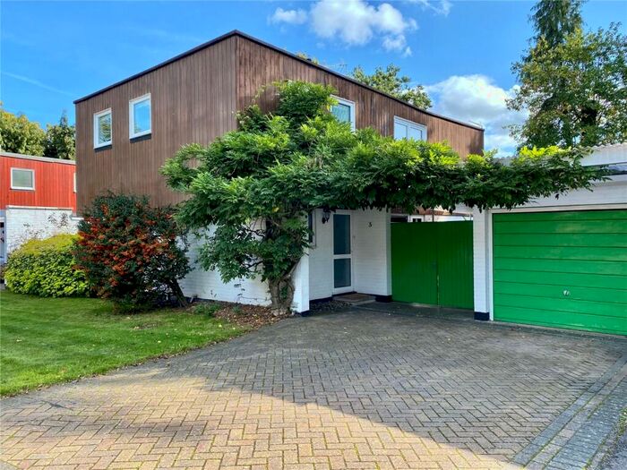 4 Bedroom House To Rent In West Byfleet, KT14