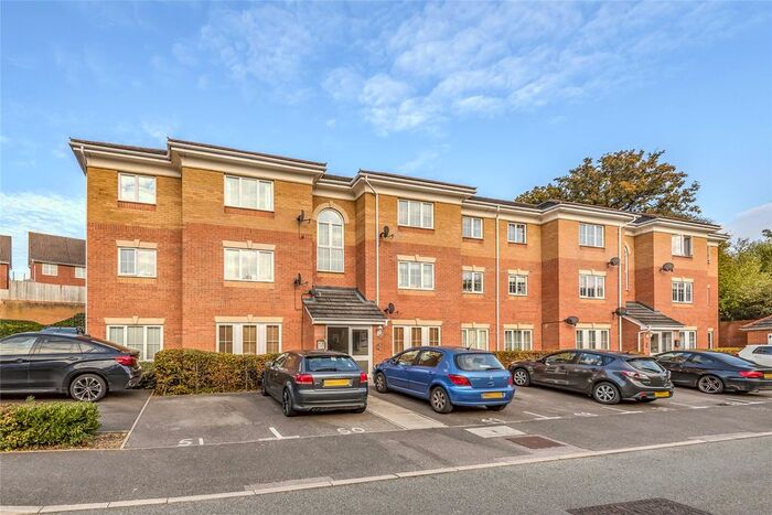 2 Bedroom Flat To Rent In Hopper Vale, Bracknell, Berkshire, RG12