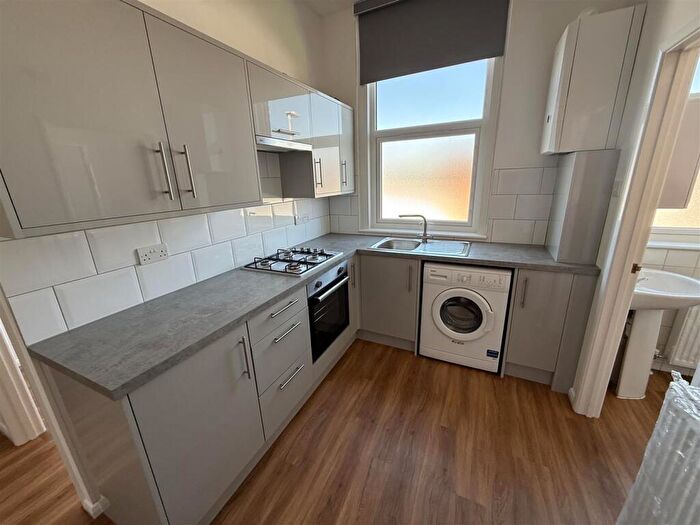 Flat To Rent In West Street, Dunstable, LU6