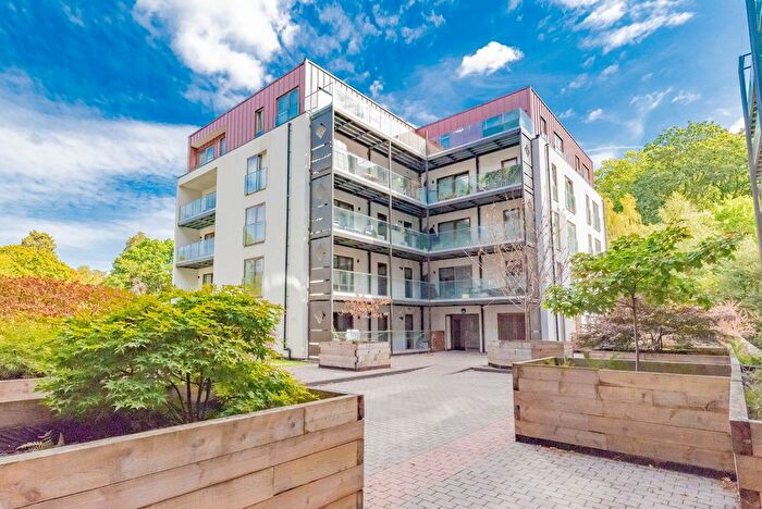 2 Bedroom Flat For Sale In Farnborough Road, Grand View, GU14