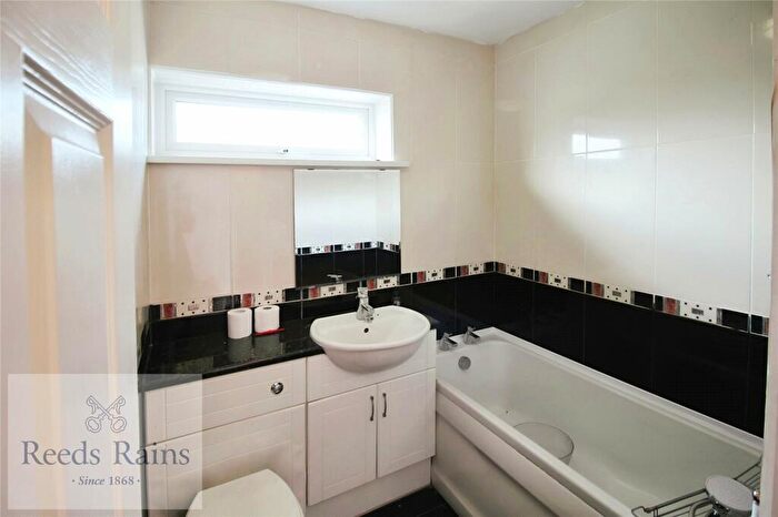 3 Bedroom Bungalow For Sale In Combe Drive, Newcastle Upon Tyne, Tyne And Wear, NE15