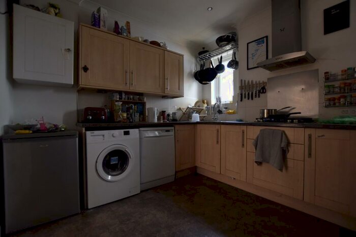 4 Bedroom Flat To Rent In Parkwood Road, Bournemouth, BH5