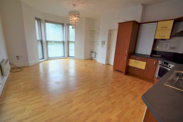 2 Bedroom Flat To Rent In Mauldeth Road, Manchester, Greater Manchester, M20