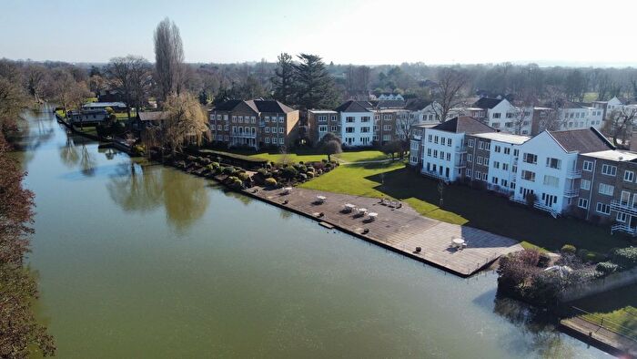 2 Bedroom Flat For Sale In Riverside Development, Bray, Maidenhead, SL6