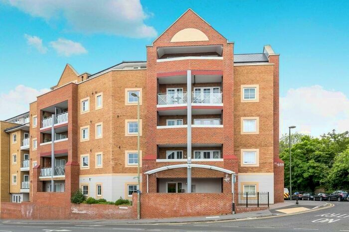 1 Bedroom Flat To Rent In Flambard Way, Godalming, GU7