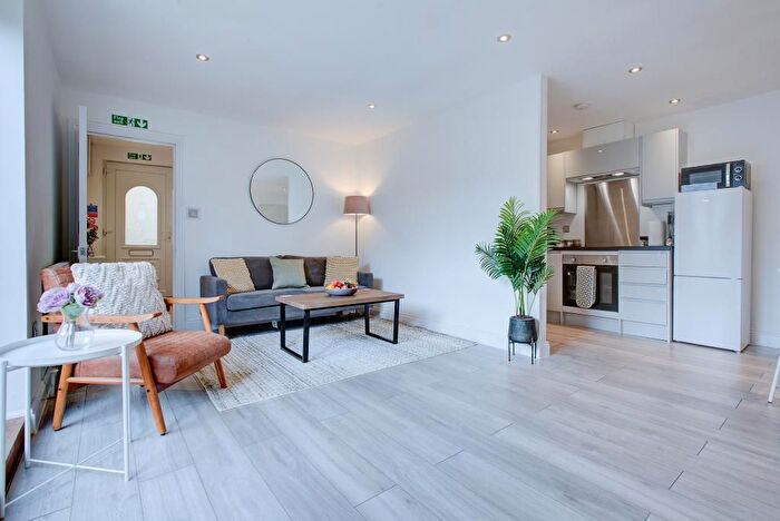 3 Bedroom Flat To Rent In Brentwood Road, Romford, RM1