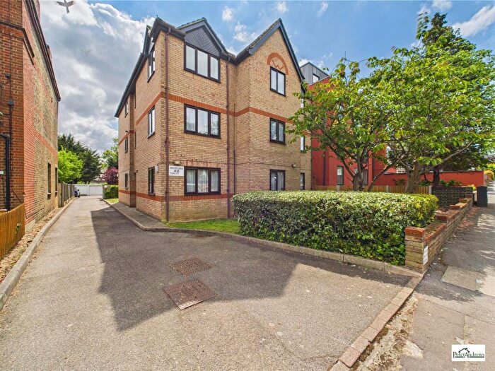 1 Bedroom Flat For Sale In Grove Hill, London, E18