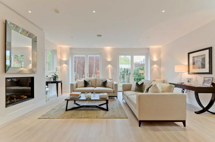 4 Bedroom Semi-Detached House To Rent In Pembroke Gardens, London, SW14