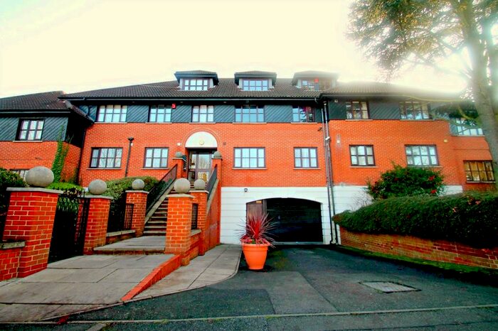 1 Bedroom Flat To Rent In Rodings Court, The Avenue, Chingford, E4