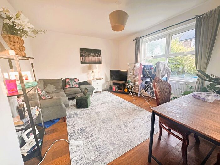 3 Bedroom Detached House To Rent In Allnutt Way, London, SW4
