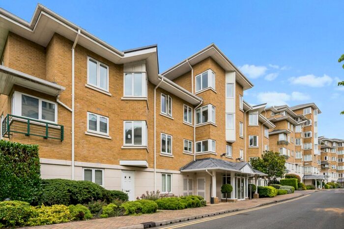 2 Bedroom Flat To Rent In Strand Drive, Richmond, TW9