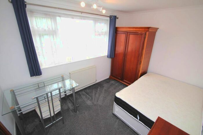 3 Bedroom Flat To Rent In Surbiton Road, Kingston Upon Thames, KT1