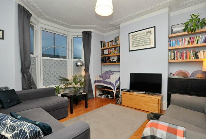 1 Bedroom Flat To Rent In Daleview Road, Stamford Hill, N15