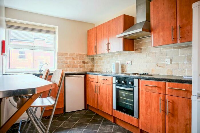 5 Bedroom Apartment To Rent In Welton Road, Leeds, West Yorkshire, LS6