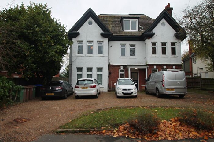 2 Bedroom Flat To Rent In Albion Road, Sutton, SM2