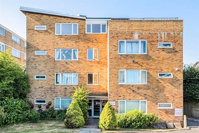 3 Bedroom Apartment For Sale In Hadleigh Court, Salisbury, SP1