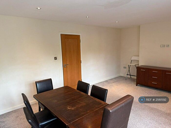 3 Bedroom Flat To Rent In Tweedy Road, Bromley, BR1